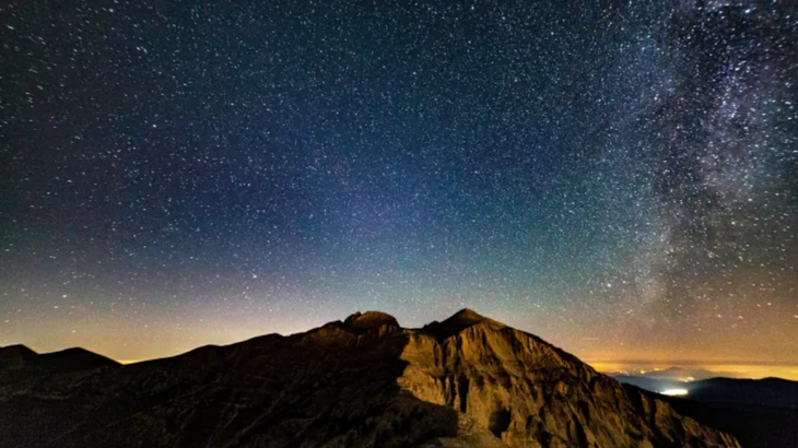 Trải nghiệm ngắm bầu trời sao ở công viên quốc gia núi Olympus của Hy Lạp - Ảnh: GETTY IMAGES