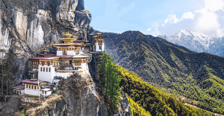 Bhutan được mệnh danh là “đất nước hạnh phúc nhất thế giới”, trong khi Thái Lan là “xứ sở của những nụ cười” - Ảnh: ACKO