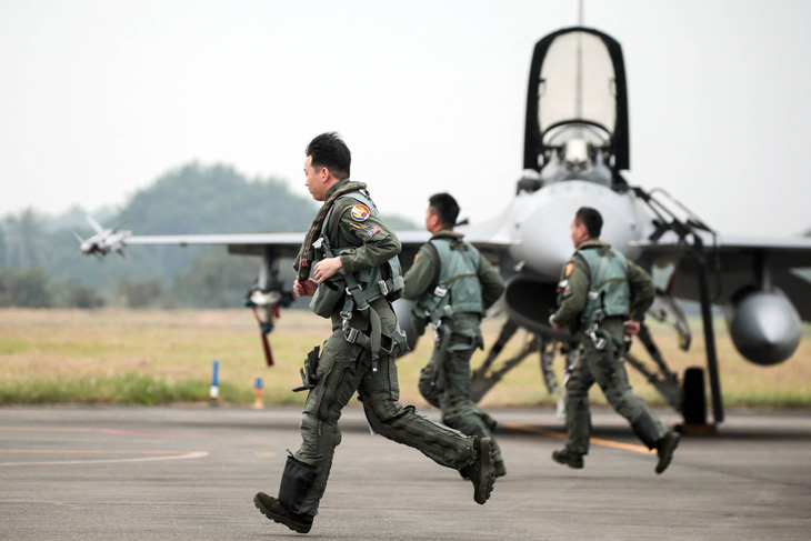 Phi công Đài Loan trong một cuộc diễn tập quân sự - Ảnh: AFP