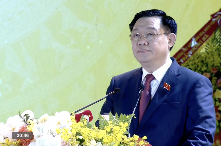 Chủ tịch Quốc hội Vương Đình Huệ phát biểu tại lễ công bố quyết định thành lập thị xã Việt Yên, Bắc Giang - Ảnh: BẮC GIANG TV