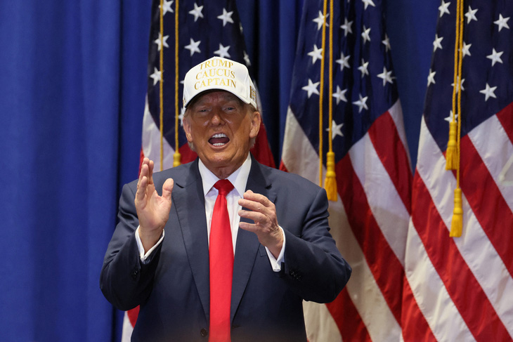Cựu tổng thống Mỹ Donald Trump trong buổi vận động tranh cử ở bang Iowa ngày 14-1 - Ảnh: REUTERS