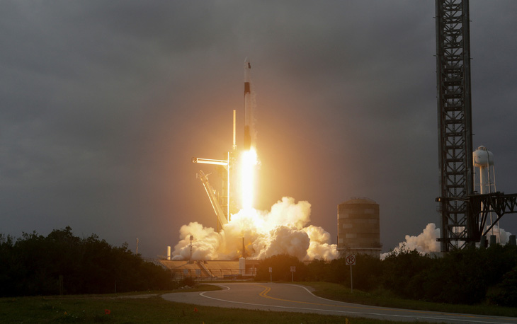 Hôm 18-1, Công ty SpaceX phóng tàu vũ trụ Axiom Mission 3, đưa các thành viên phi hành đoàn thương mại từ châu Âu lên Trạm vũ trụ quốc tế (ISS). Khác với các nhiệm vụ của Cơ quan Hàng không vũ trụ Mỹ (NASA), đây là một chuyến đi trả tiền của Axiom Space tổ chức - Ảnh: REUTERS