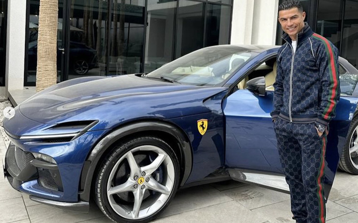 Cristiano Ronaldo mua Ferrari Purosangue, thừa nhận không biết có bao nhiêu xe