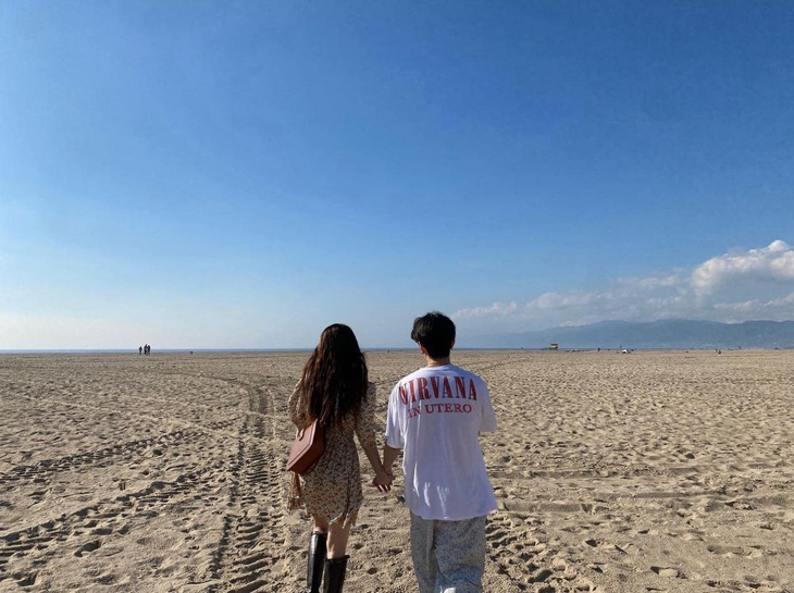 HyunA và Yong Jun Hyung công khai hẹn hò - Ảnh: Instagram nhân vật.