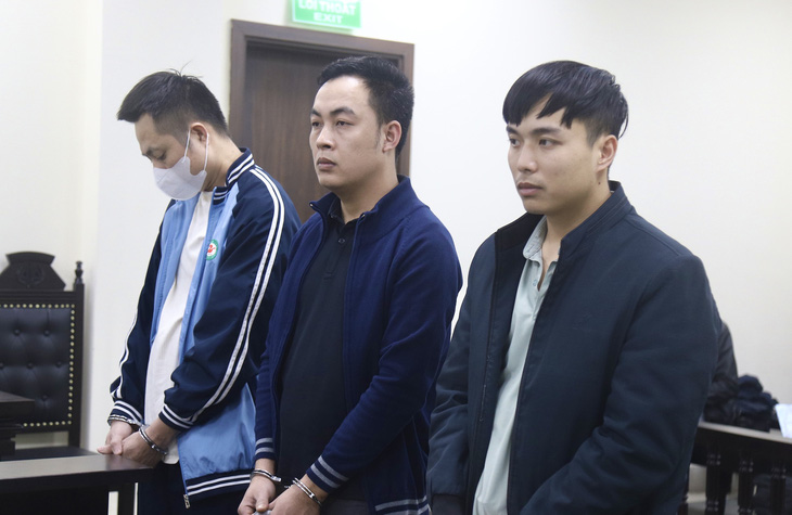 Các bị cáo Việt, Nhân, Tùng tại tòa - Ảnh: DANH TRỌNG