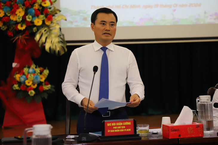 Ông Bùi Xuân Cường - phó chủ tịch UBND TP.HCM - chỉ đạo tại hội nghị - Ảnh: TUẤN ANH