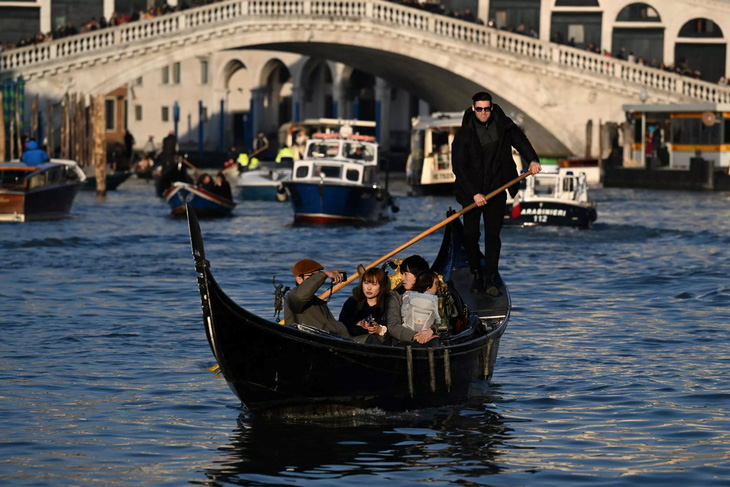 Venice bắt đầu bán vé vào thăm thành phố giờ cao điểm- Ảnh 1.