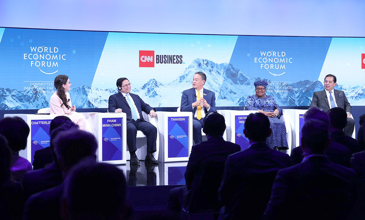 Thủ tướng Phạm Minh Chính tham dự và phát biểu với tư cách diễn giả chính tại phiên thảo luận “Bài học từ ASEAN” ở WEF Davos 2024 cùng lãnh đạo một số nước, tổ chức quốc tế - Ảnh: NHẬT BẮC