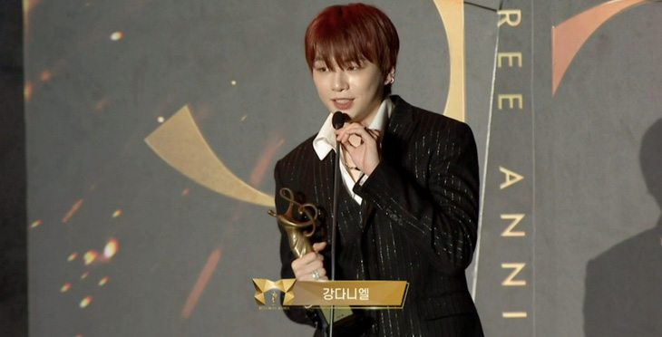 Kang Daniel nhận giải Bonsang tại Seoul Music Awards 2024 - Ảnh: Chụp màn hình