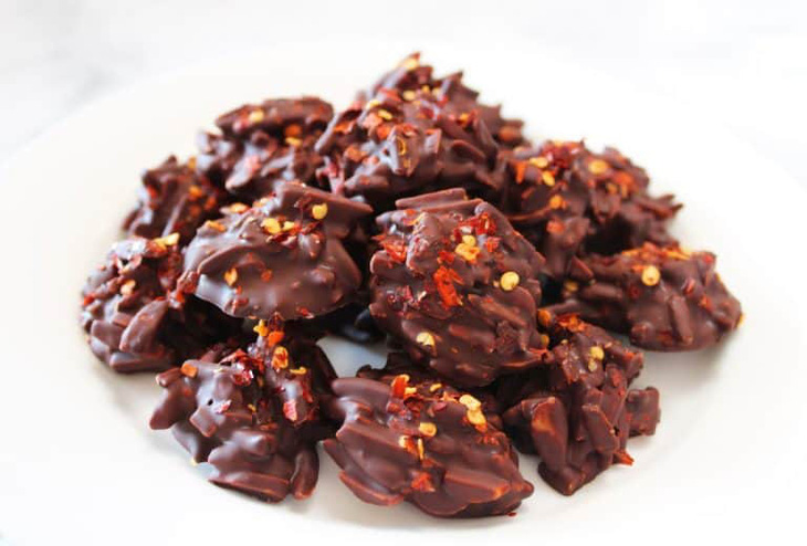 Sô cô la tẩm ớt là một món ăn độc lạ và là món khoái khẩu của nhiều người phương Tây. Nhưng ở Việt Nam, món ăn này vẫn khá xa lạ - Ảnh: Alexandra Cook