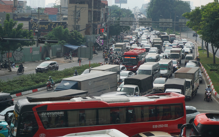 TP.HCM: Dự kiến phê duyệt chủ trương đầu tư 5 dự án BOT trong quý 4-2024.  - Ảnh 2.