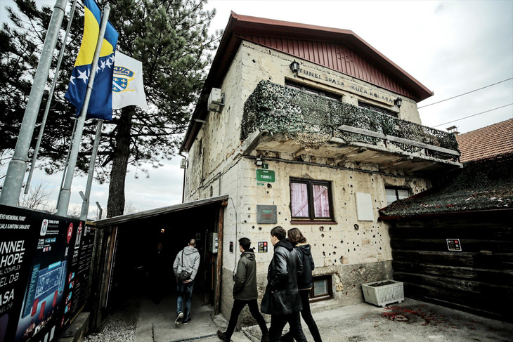 Lối vào trong sân gia đình Kolar (nay là Bảo tàng Đường hầm Sarajevo) - Ảnh: federalna.ba