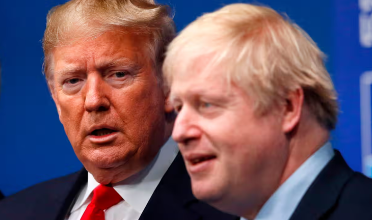 Tổng thống Mỹ Donald Trump (trái) và Thủ tướng Anh Boris Johnson lúc đương chức - Ảnh: AFP