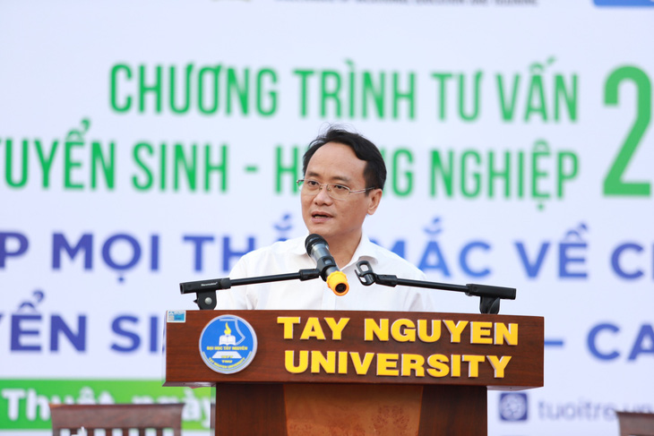 Ông Nguyễn Hoàng Nguyên - Phó Tổng biên tập báo Tuổi Trẻ, phát biểu tại chương trình - Ảnh: TRUNG TÂN