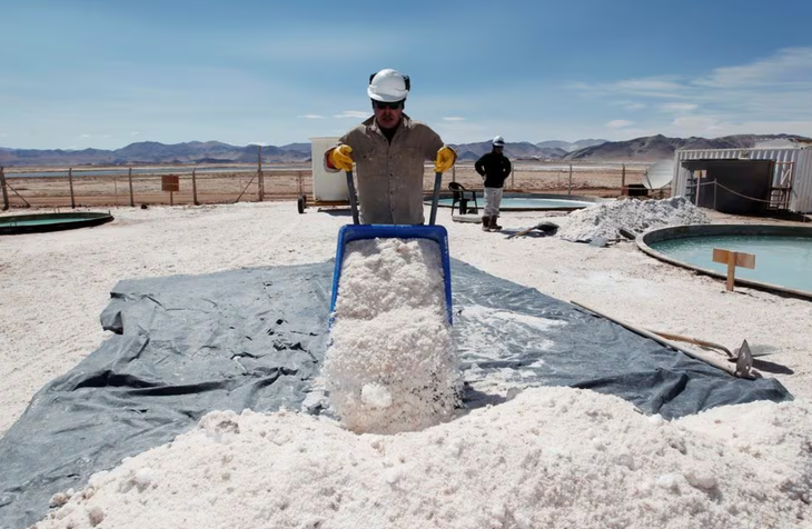 Khai thác lithium tại Argentina - Ảnh: REUTERS