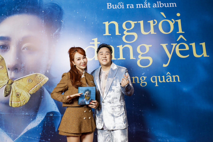 Ca sĩ Uyên Linh đến chúc mừng Trung Quân ra mắt album đầu tay 