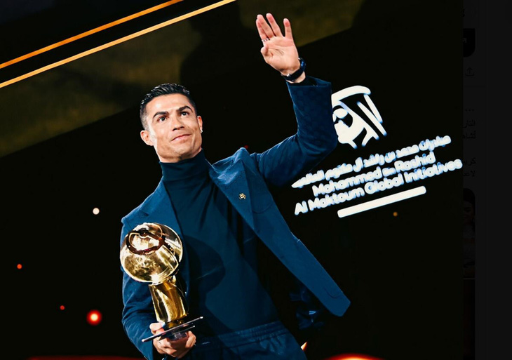 Ronaldo được vinh danh tại Gala Globe Soccer 2023 - Ảnh: REUTERS