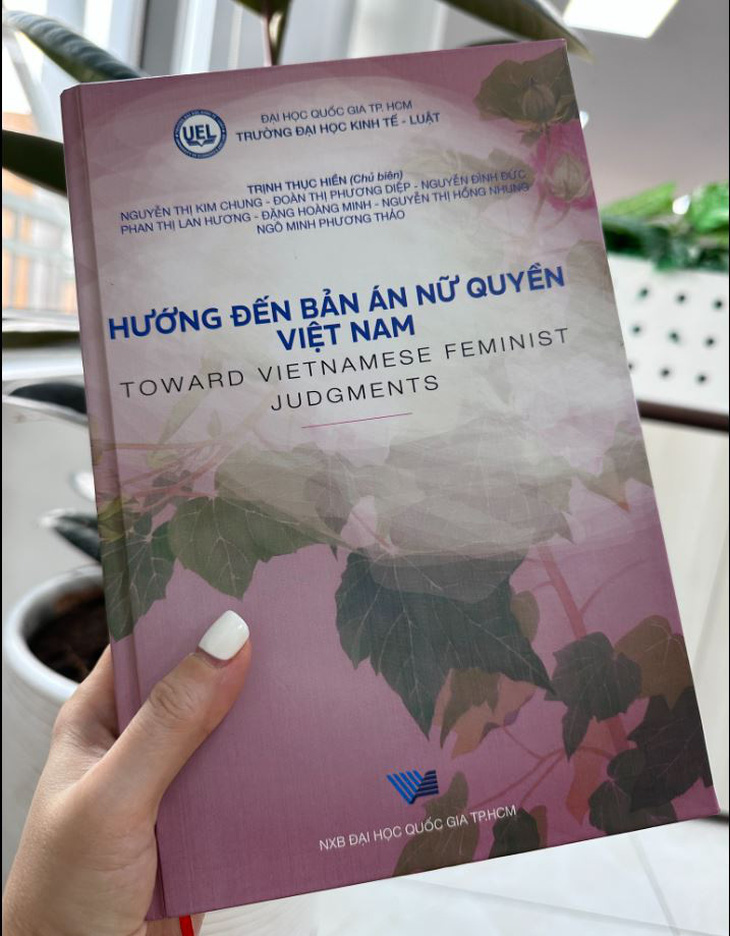 Sách Hướng đến bản án nữ quyền Việt Nam do TS Trịnh Thục Hiền chủ biên