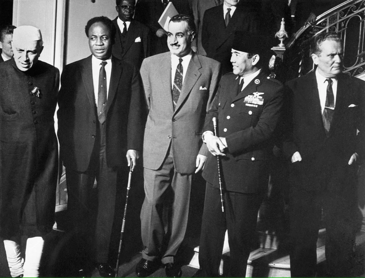 Ông Sukarno (thứ hai từ phải sang) và các lãnh đạo của Phong trào Không liên kết. Ảnh: Reddit