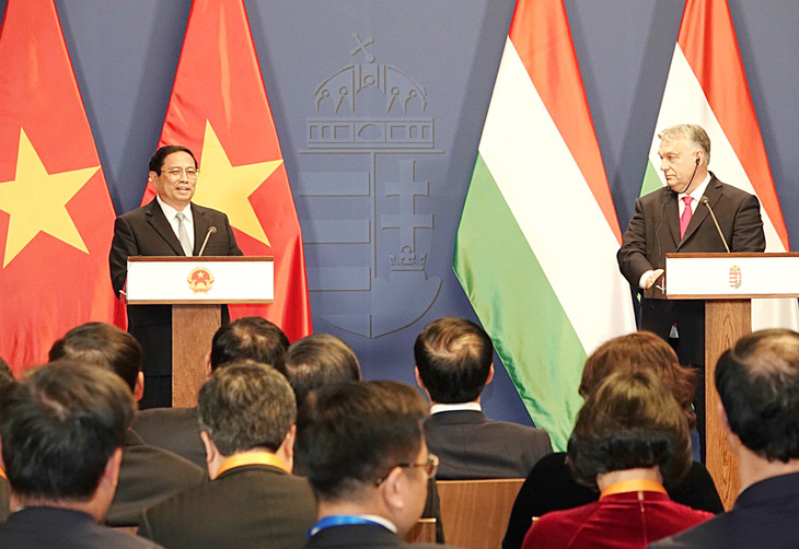 Thủ tướng Phạm Minh Chính và Thủ tướng Viktor Orban trong cuộc họp báo chung sau hội đàm ở Budapest (Hungary) vào ngày 18-1 - Ảnh: Q.TRUNG