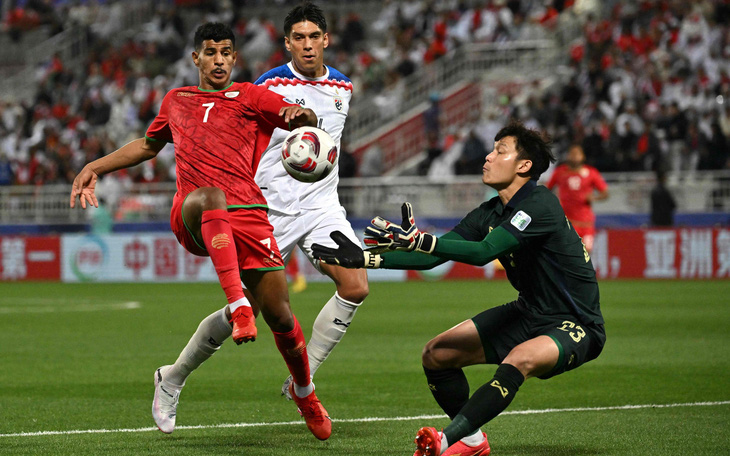 Chia điểm với Oman, Thái Lan tạm dẫn đầu bảng F