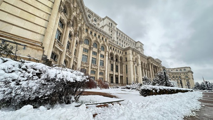 Tòa nhà Quốc hội hay Cung Nghị viện Romania, tọa lạc trên đồi Spirii, là một trong những tòa nhà hành chính lớn nhất thế giới - Ảnh: VGP/NHẬT BẮC