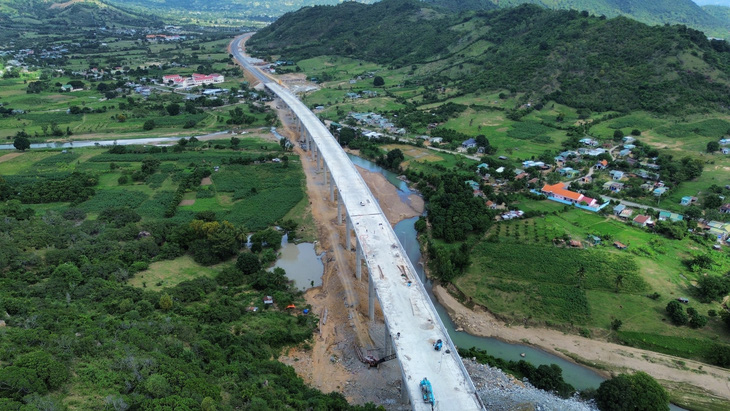 Cao tốc Cam Lâm - Vĩnh Hảo dài hơn 78km, đi qua ba tỉnh Khánh Hòa, Ninh Thuận và Bình Thuận - Ảnh: DUY NGỌC