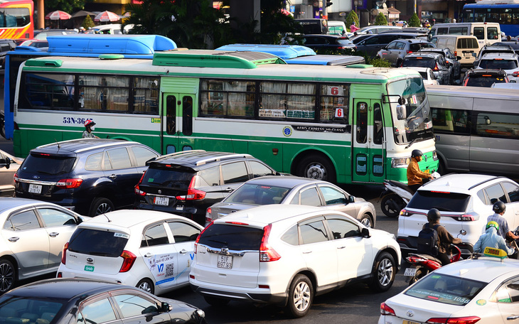 Tin tức sáng 23-1: Tai nạn giao thông ở TP.HCM giảm mọi mặt