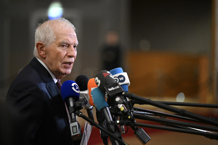 Đại diện cấp cao EU về chính sách đối ngoại và an ninh Josep Borrell phát biểu trước thềm Hội nghị ngoại trưởng các nước thành viên hôm 22-1 - Ảnh: AFP