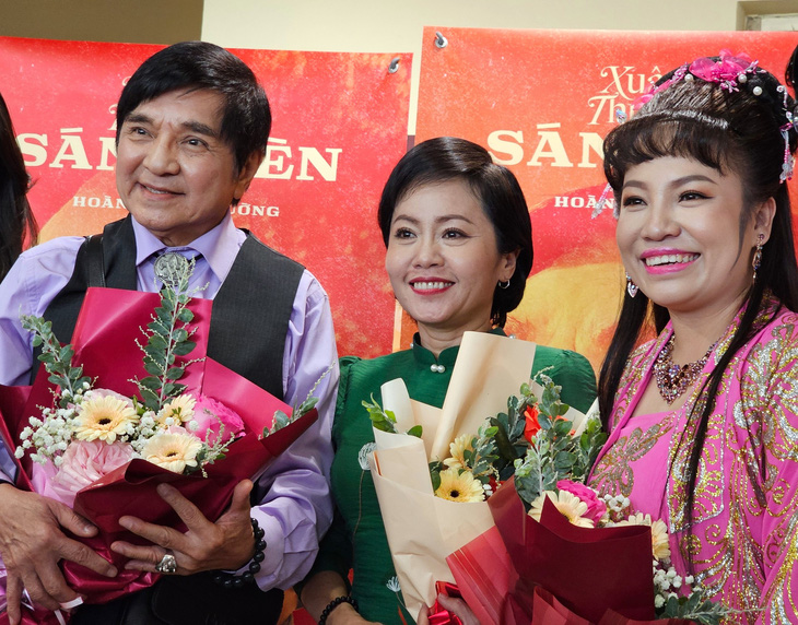 Từ trái sang: Các diễn viên Chí Tâm, Kim Huyền, Lê Trang của phim Sáng đèn - Ảnh: MI LY