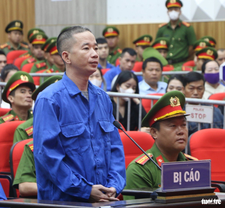 Bị cáo Nguyễn Văn Thái (Thái bus) là người chủ mưu huy động 70 anh em tham gia hỗn chiến giành đất - Ảnh: BỬU ĐẤU