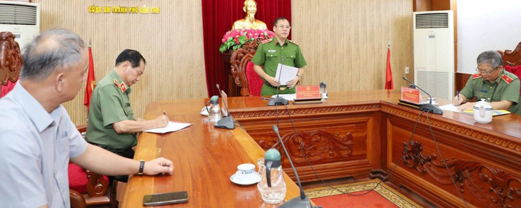 Trung tướng Nguyễn Văn Long (đứng) yêu cầu tiếp tục xử lý nghiêm vi phạm nồng độ cồn, chạy quá tốc độ dịp Tết - Ảnh: Công an cung cấp