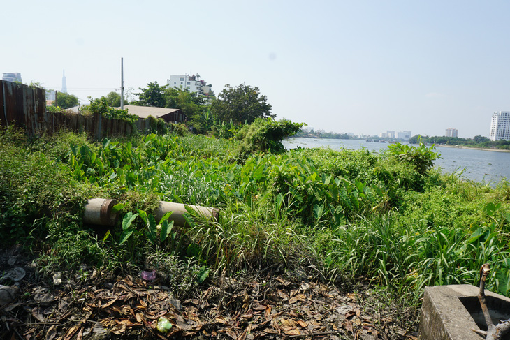 Dự án chống sạt lở bán đảo Thanh Đa trì trệ nhiều năm - Ảnh: ĐỨC PHÚ