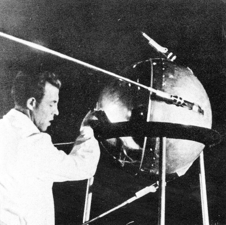 Vệ tinh nhân tạo Sputnik 1 trước khi phóng - Ảnh: esa.int