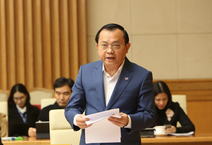 Thứ trưởng Bộ Tài chính Lê Tấn Cận trình bày báo cáo - Ảnh: VGP
