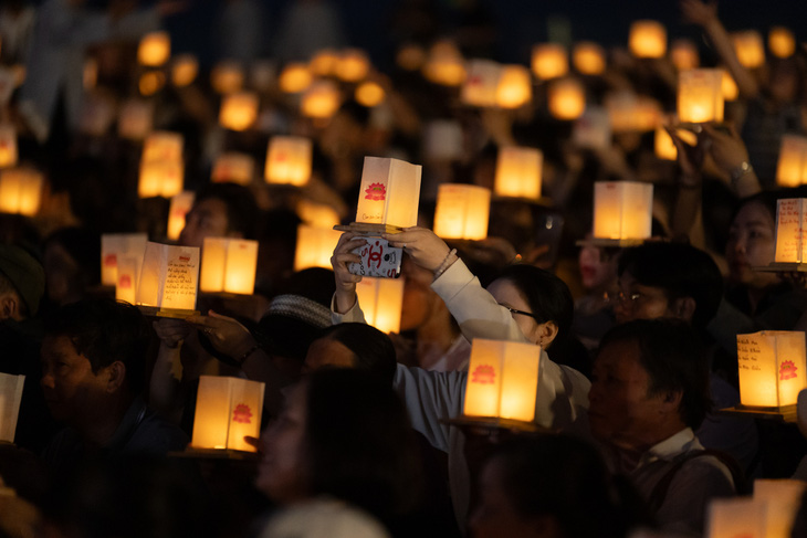 Hơn 20.000 ngọn đèn đăng sẽ được thắp sáng trong lễ khai quang tượng Phật Di Lặc