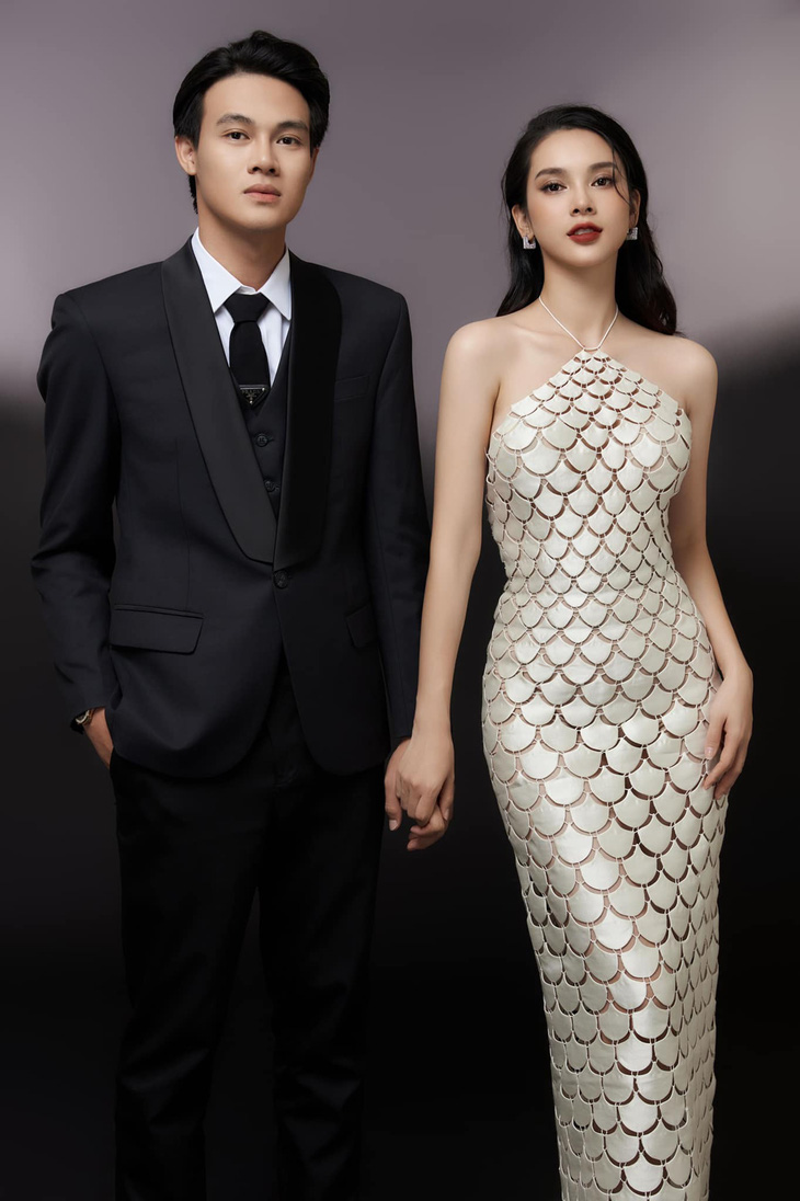 Quỳnh Lương thông báo kết hôn với bạn trai gọn lỏn: Sang năm cưới