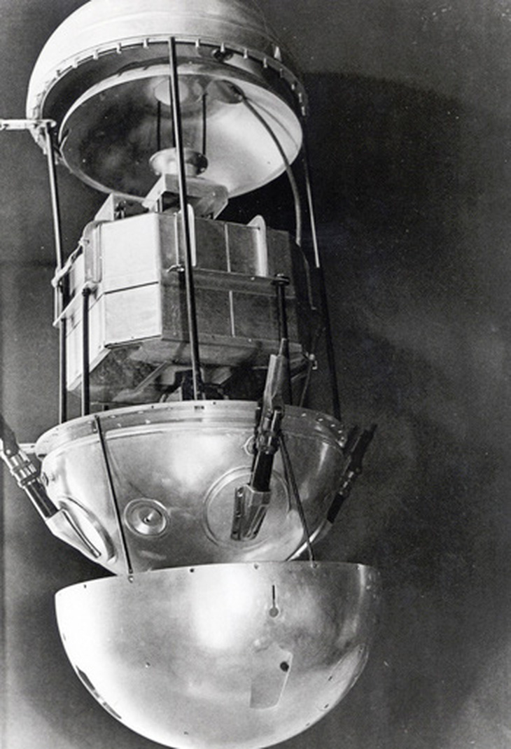 Hình mở vỏ Sputnik-1- Ảnh: T.L.