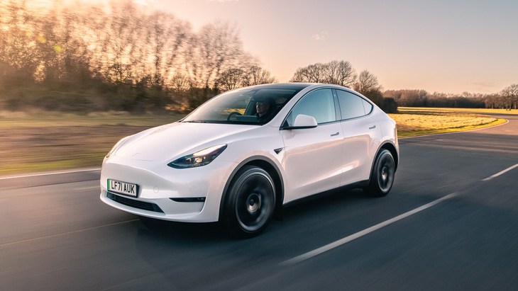 Tesla Model Y, sau đợt hạ giá gần một phần ba vào đầu năm 2023, đã lập tức vươn lên thống trị thị trường xe châu Âu - Ảnh: Top Gear