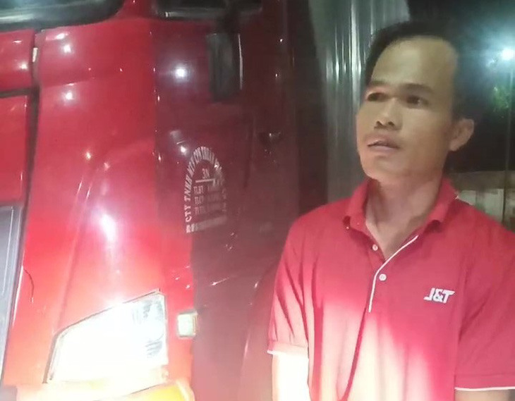 Tài xế Nguyễn Ngọc Sơn  và phương tiện gây tai nạn chết người bị Công an tỉnh Bình Thuận bắt giữ - Ảnh: Lực lượng chức năng cung cấp