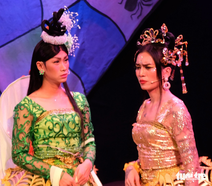 Hải Triều (trái) vai Mộc Nhi và BB Trần (vai Lan Nguyệt) - Ảnh: LINH ĐOAN