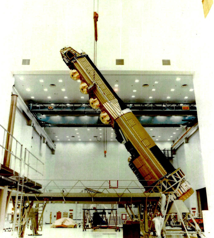 Vệ tinh gián điệp KH-9 Hexagon dài 18,2m nặng 13.600kg - Ảnh: space.com