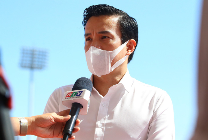 Phó giám đốc Sở Văn hóa và Thể thao TP.HCM Nguyễn Nam Nhân chia sẻ với báo chí sau cuộc họp - Ảnh: QUANG THỊNH