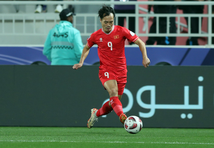 Các CĐV vẫn kỳ vọng tuyển Việt Nam sẽ có kết quả tốt trước khi chia tay Asian Cup 2023 - Ảnh: REUTERS