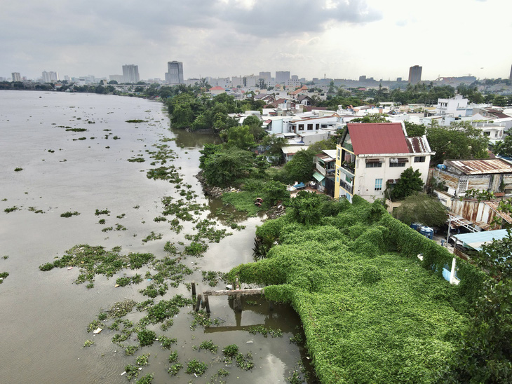 Vị trí trong ảnh thuộc đoạn 4 của dự án chống sạt lở bán đảo Thanh Đa (sông Sài Gòn) do nhà thầu Anh Vinh phụ trách - Ảnh: CHÂU TUẤN