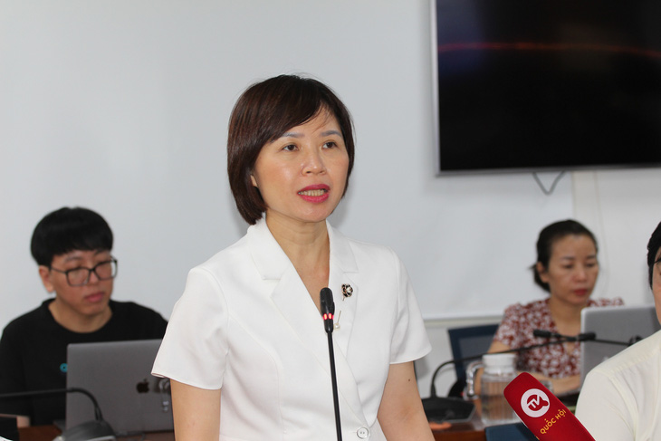 Bà Lê Hồng Nga - phó giám đốc Trung tâm Kiểm soát bệnh tật TP.HCM - phát biểu tại họp báo - Ảnh: T.N
