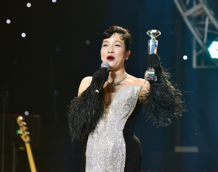 Ca sĩ Mỹ Linh giành giải Thành tựu Làn sóng xanh nhờ nhiều năm đoạt giải Làn sóng xanh, có dấu ấn nghề nghiệp gắn bó cùng lịch sử giải - Ảnh: T.T.D.