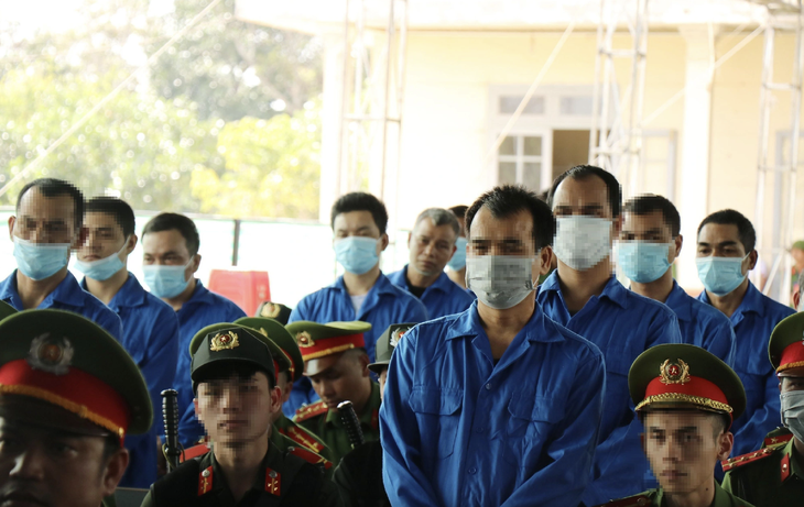 Các bị cáo trong vụ khủng bố tại tỉnh Đắk Lắk nghe tòa tuyên án - Ảnh: TTXVN