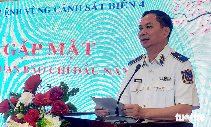 Thiếu tướng Nguyễn Văn Dũng - chính ủy Bộ tư lệnh Vùng Cảnh sát biển 4 - cho biết tới đây đơn vị sẽ tiếp tục kiểm tra, phòng chống khai thác IUU trên biển - Ảnh: CHÍ CÔNG