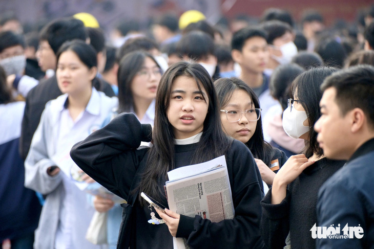 Học sinh tham gia chương trình tư vấn tuyển sinh - hướng nghiệp năm 2024 do báo Tuổi Trẻ và các đơn vị phối hợp tổ chức - Ảnh: NGUYÊN BẢO